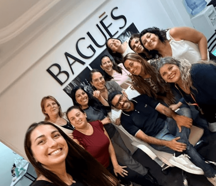 Encuentro de capacitación en IA con emprendedoras de Bagués